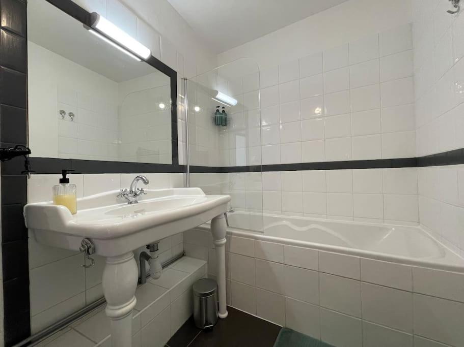 L'Appartement Tomey Avec Parking Carcassonne Bagian luar foto