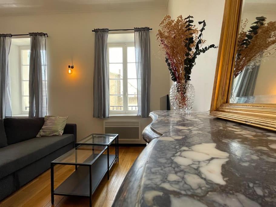 L'Appartement Tomey Avec Parking Carcassonne Bagian luar foto