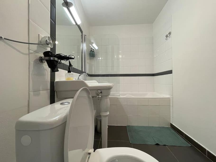 L'Appartement Tomey Avec Parking Carcassonne Bagian luar foto