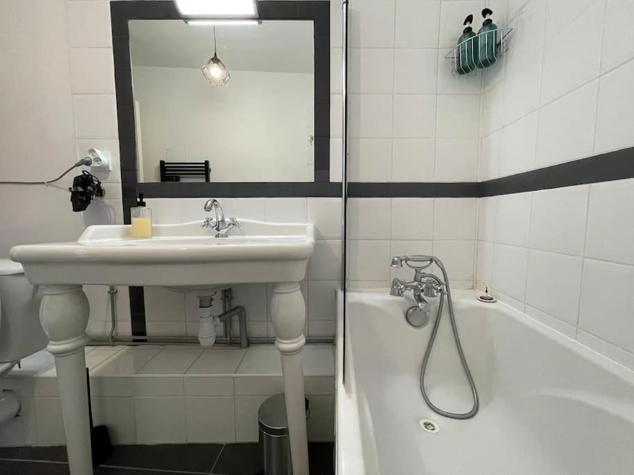 L'Appartement Tomey Avec Parking Carcassonne Bagian luar foto