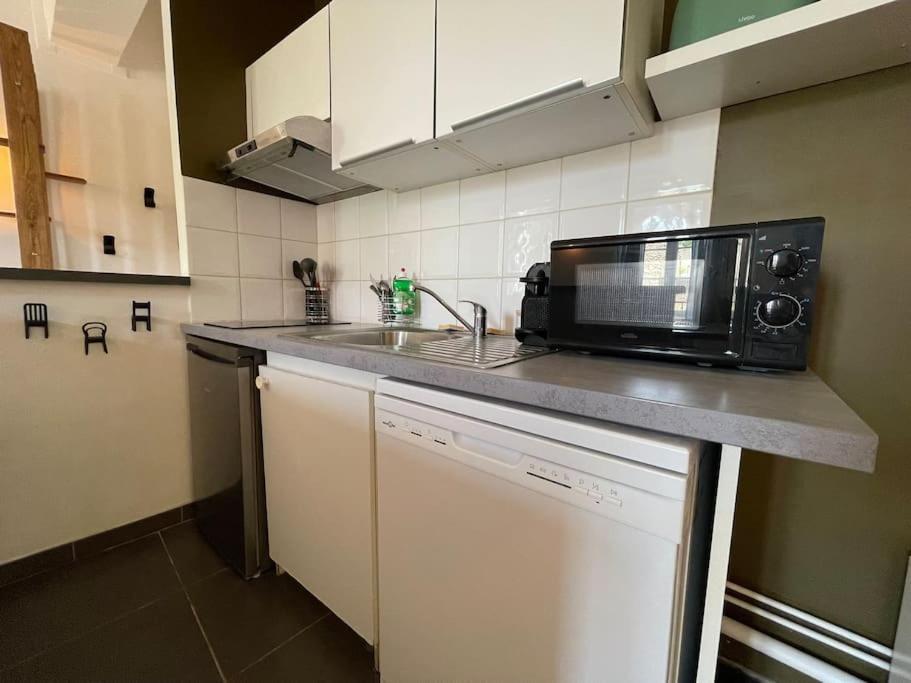 L'Appartement Tomey Avec Parking Carcassonne Bagian luar foto